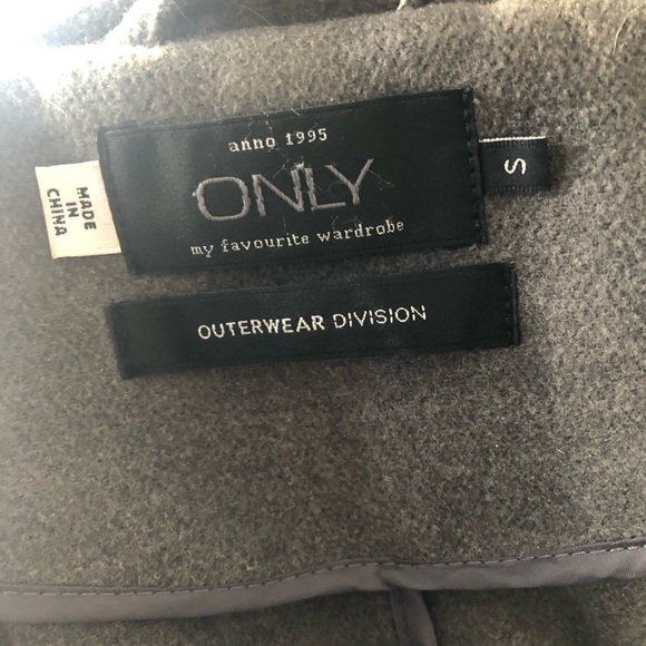 Winter coat gray - Picture 3 of 3